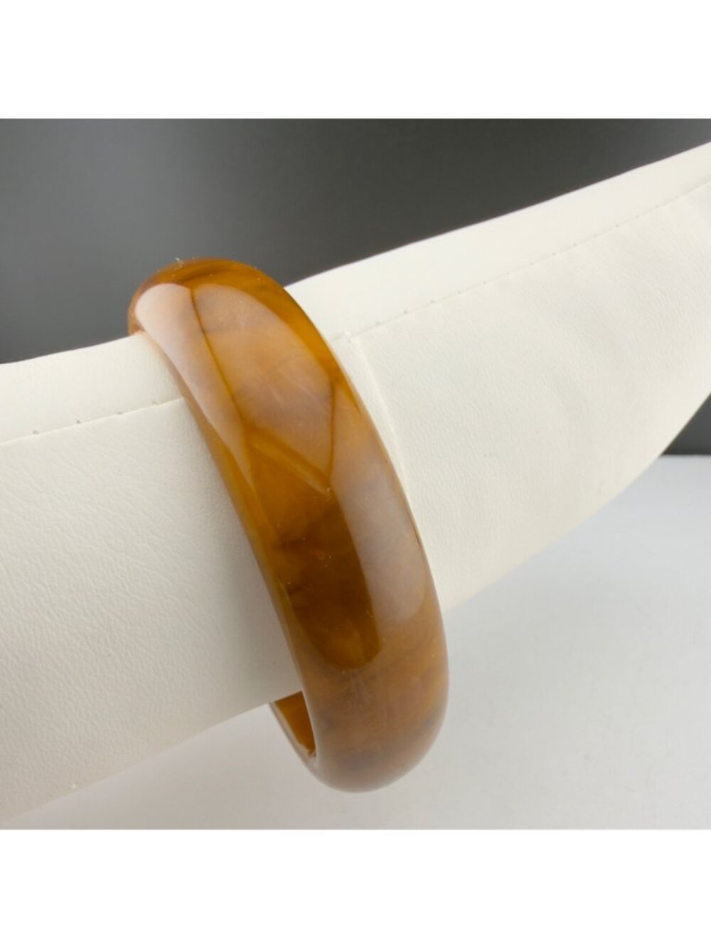 Vintage Bakelite Bangle Bracelet Caramel Marbled Chunky Wide 8 inches - Picture 7 of 9